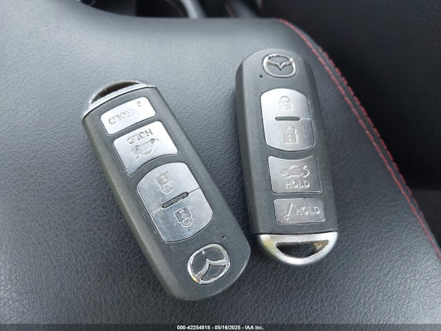 JM1BM1V38E1168265 Mazda py
