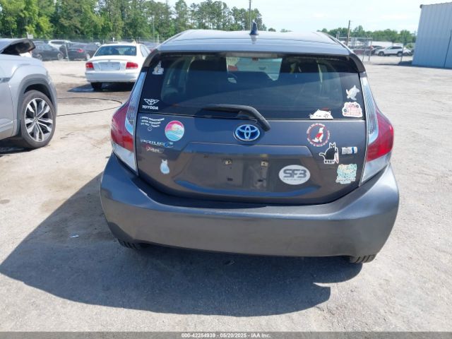 JTDKDTB32G1127732 Toyota Prius C One