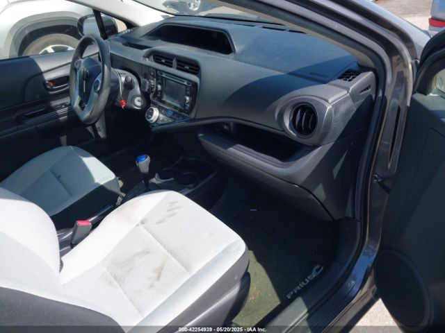 JTDKDTB32G1127732 Toyota Prius C One