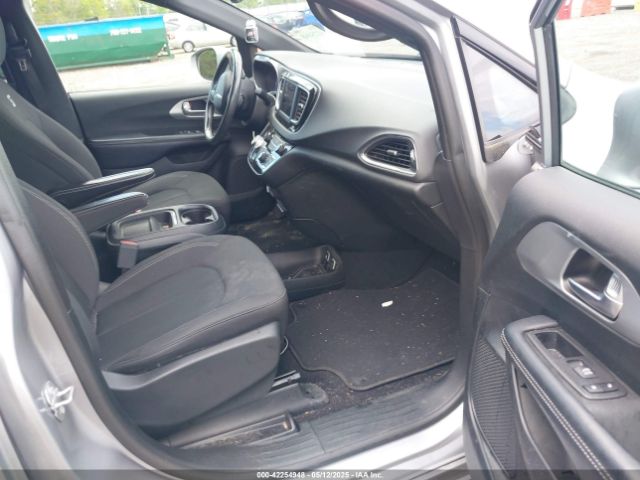 2019 CHRYSLER PACIFICA 2C4RC1FG0KR574955 Photo 4