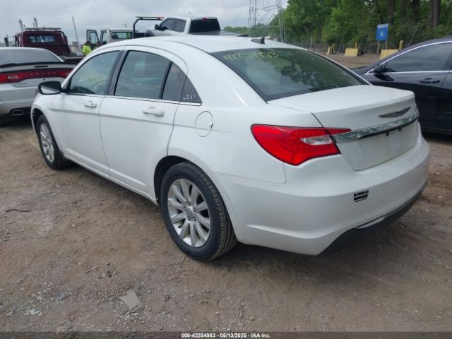 2011 CHRYSLER 200 1C3BC1FBXBN617480 Photo 2