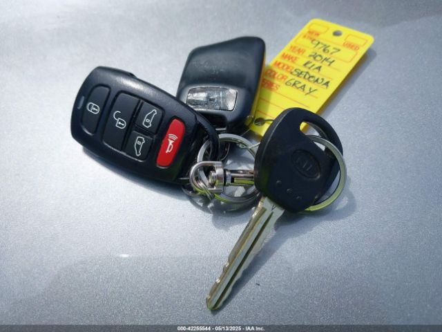 KNDMG4C72E6547725 KIA SEDONA LX