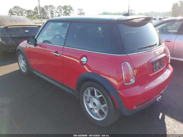 2006 MINI COOPER S WMWRE33586TJ34762 Photo 2