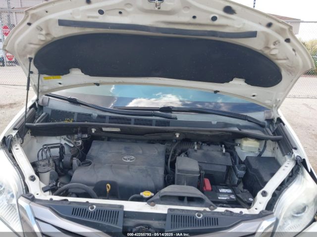 5TDYK3DC4GS702638 Toyota Sienna Xle 8 Passenger