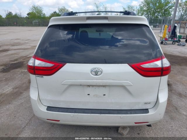 5TDYK3DC4GS702638 Toyota Sienna Xle 8 Passenger