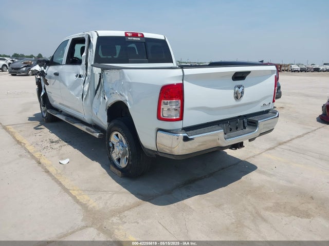 RAM 2022 2022 3C6UR5CJ2NG372068 Image 3