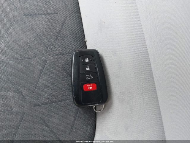 2T3P1RFV1MW195126 Toyota Rav4 Xle