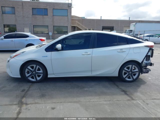 JTDKARFU7H3045872 Toyota Prius Three Touring