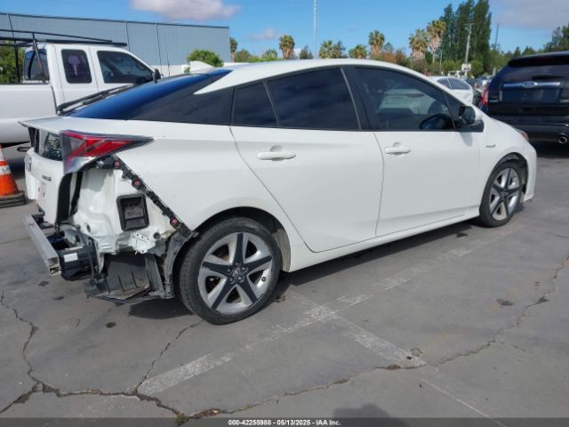 JTDKARFU7H3045872 Toyota Prius Three Touring
