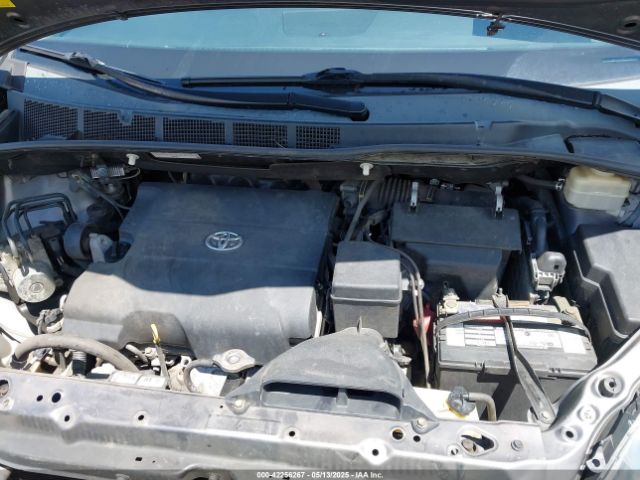 5TDYK3DC8GS696620 Toyota Sienna Xle 8 Passenger