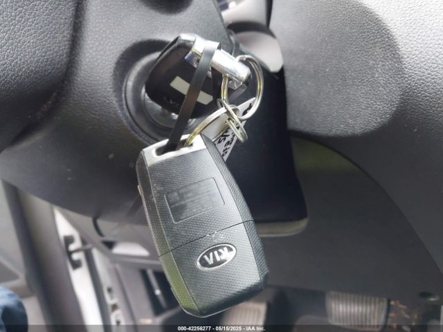 5XYPG4A50GG160668 KIA Sorento 3.3l Lx