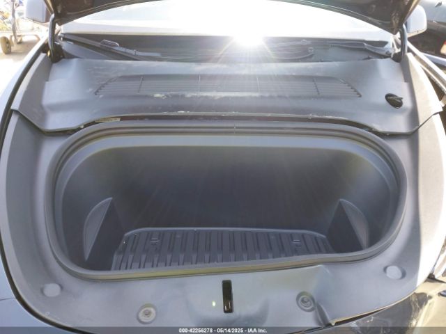 7SAYGDEE2SF300933 Tesla 2025