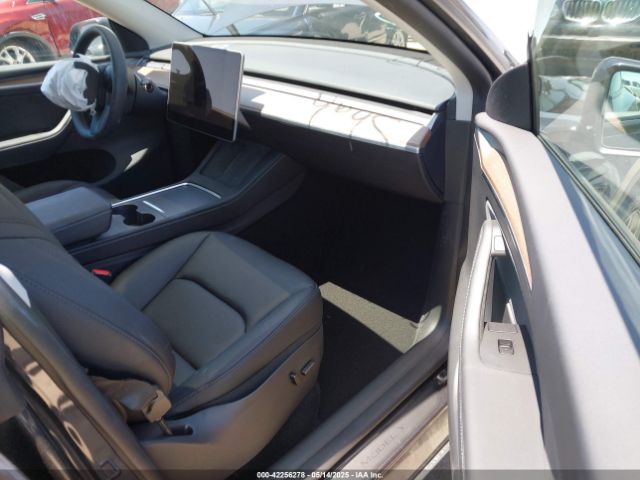 7SAYGDEE2SF300933 Tesla 2025