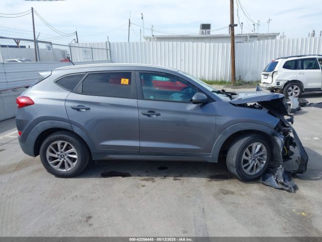KM8J33A4XGU072482 Hyundai TUCSON SE