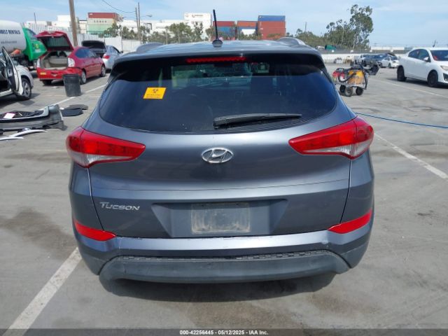 KM8J33A4XGU072482 Hyundai TUCSON SE