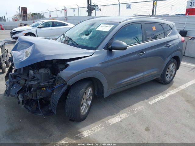 KM8J33A4XGU072482 Hyundai TUCSON SE