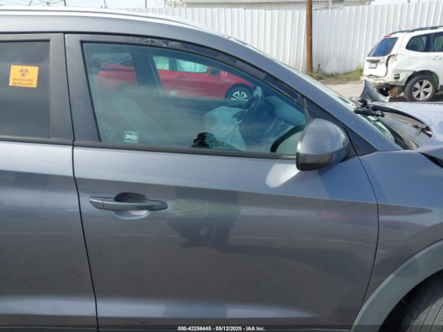 KM8J33A4XGU072482 Hyundai TUCSON SE