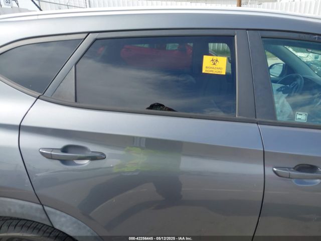 KM8J33A4XGU072482 Hyundai TUCSON SE
