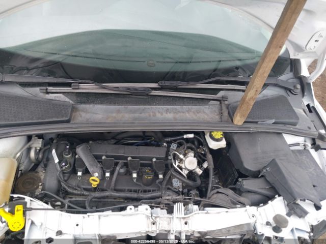 1FADP3F27JL251045 Ford FOCUS SE
