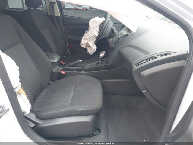 1FADP3F27JL251045 Ford FOCUS SE