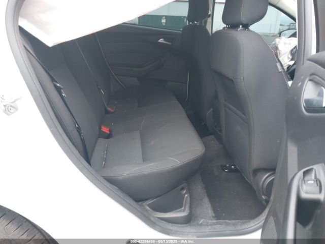1FADP3F27JL251045 Ford FOCUS SE