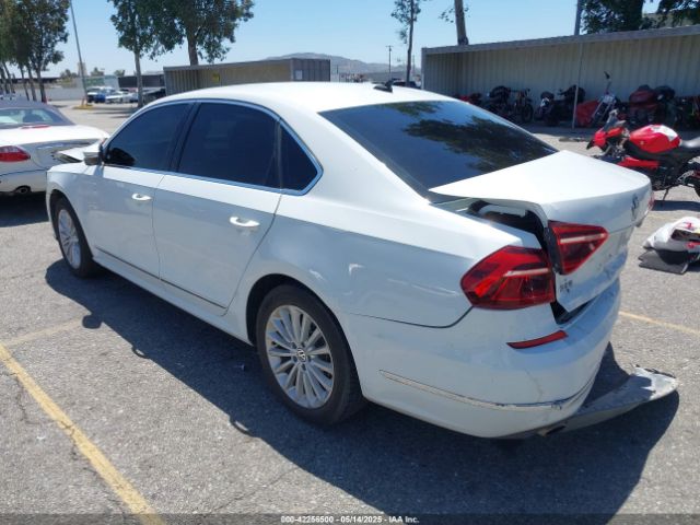 2017 VOLKSWAGEN PASSAT 1VWBT7A30HC000752 Photo 2