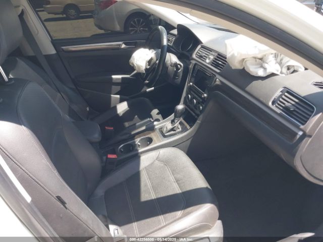 2017 VOLKSWAGEN PASSAT 1VWBT7A30HC000752 Photo 4