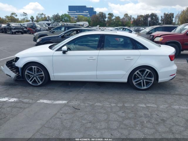 WAUAUGFF3KA100939 Audi A3 40 Premium/40 Titanium Premium