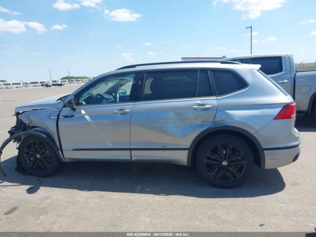 3VVCB7AX2NM003645 Volkswagen Tiguan 2.0t Se R-line Black