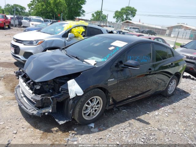 JTDKARFU2G3001602 Toyota Prius Four