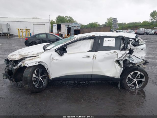 KL77LGE27RC032624 Chevrolet Trax Fwd 1rs