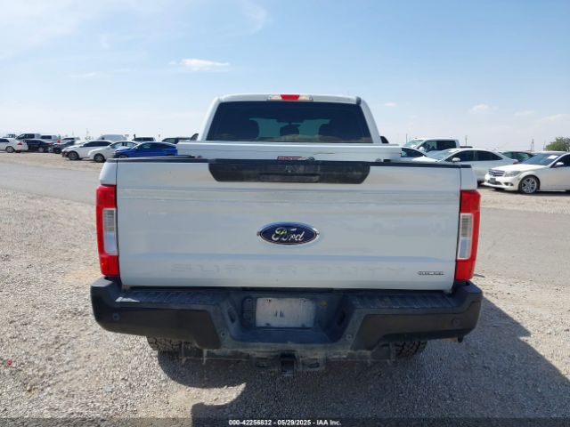 1FT7X2B62KED43261 Ford 2019