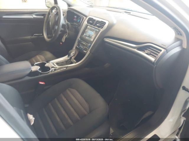 3FA6P0HD1GR162619 Ford FUSION SE