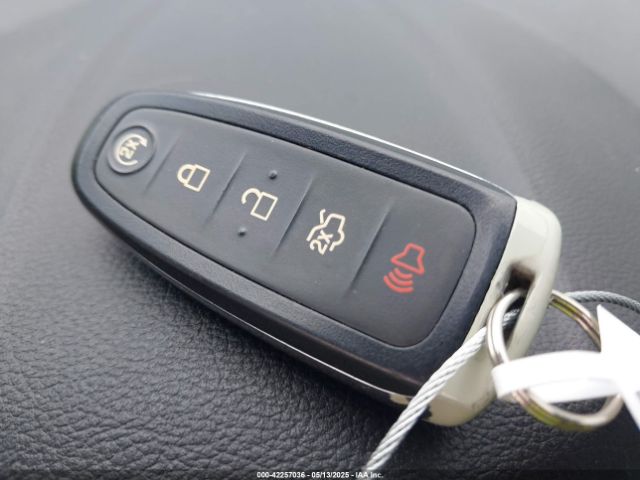1FMCU0J99FUA92432 Ford Escape Titanium