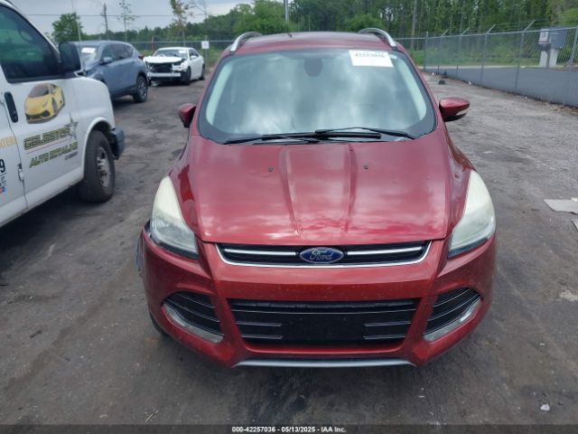 1FMCU0J99FUA92432 Ford Escape Titanium