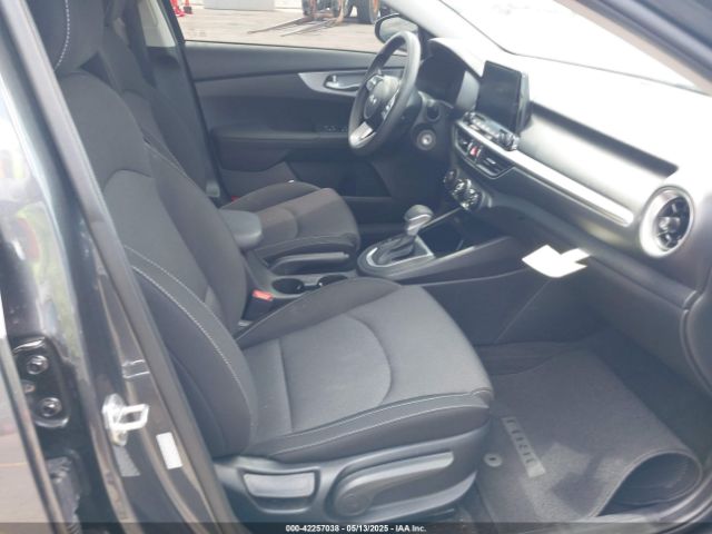 3KPF24ADXPE608509 KIA Forte Lxs