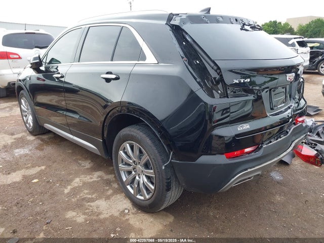 2022 CADILLAC XT4 1GYFZCR44NF169492 Photo 2