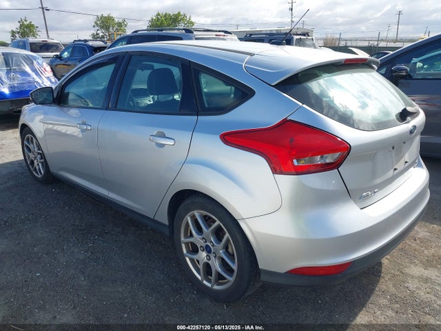 1FADP3K28FL318328 Ford FOCUS SE