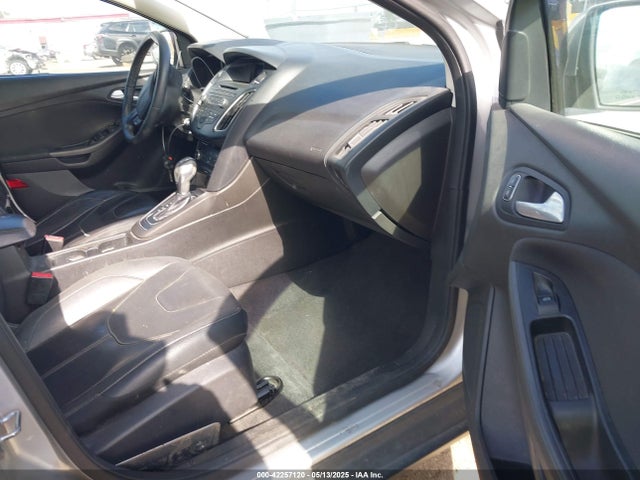 1FADP3K28FL318328 Ford FOCUS SE