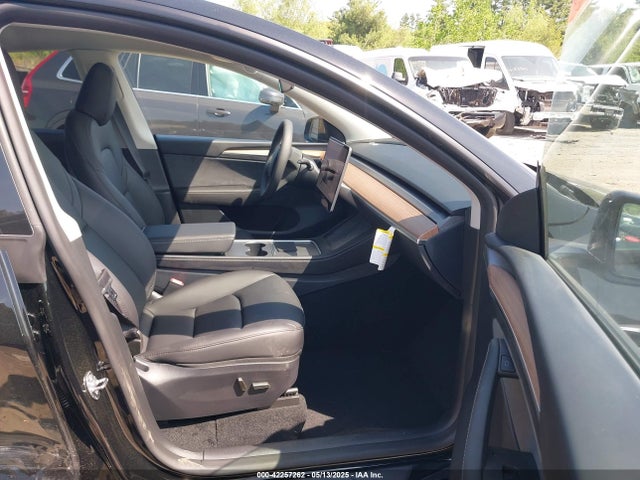 2025 TESLA MODEL Y 7SAYGDEFXSF309548 Photo 4