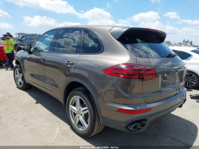 2016 PORSCHE CAYENNE WP1AA2A24GKA13070 Photo 2