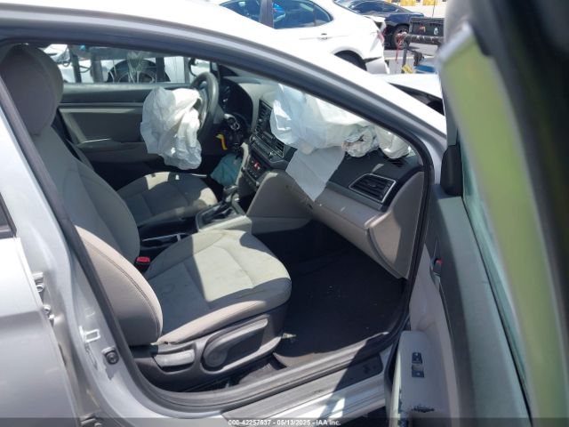 2018 HYUNDAI ELANTRA KMHD74LF2JU614736 Photo 4
