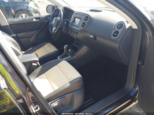 WVGAV7AX2GW032915 Volkswagen TIGUAN S
