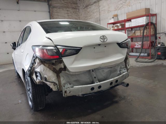 3MYDLBYV0JY329441 Toyota YARIS IA