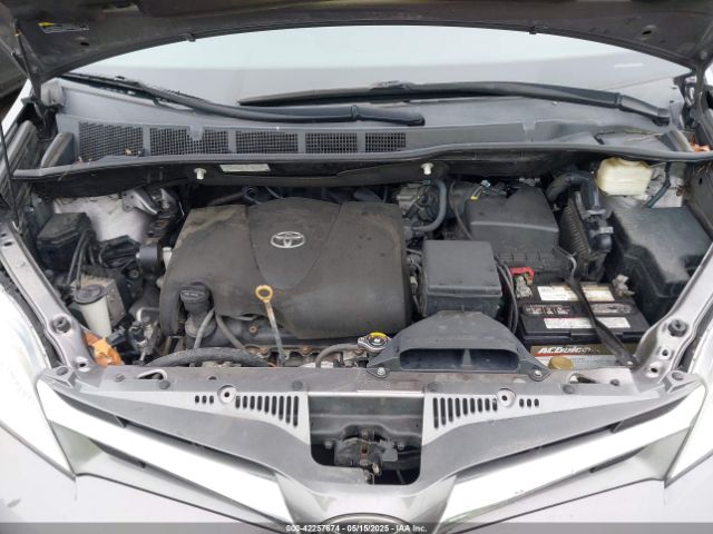 5TDYZ3DC8JS916681 Toyota Sienna Xle 8 Passenger