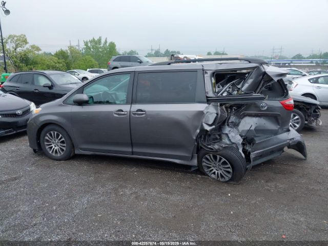 5TDYZ3DC8JS916681 Toyota Sienna Xle 8 Passenger