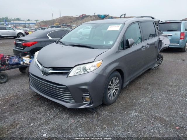 5TDYZ3DC8JS916681 Toyota Sienna Xle 8 Passenger