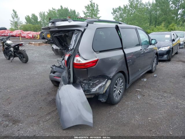5TDYZ3DC8JS916681 Toyota Sienna Xle 8 Passenger