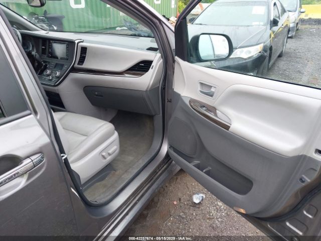 5TDYZ3DC8JS916681 Toyota Sienna Xle 8 Passenger