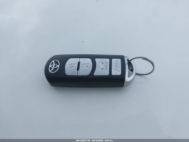 3MYDLBYV1KY524689 Toyota YARIS L